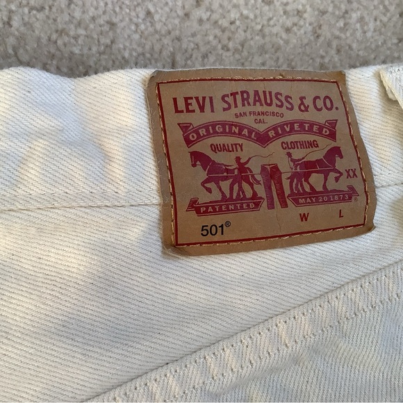 Levi’s 501 shorts. Off white/butterflies  29 W  100% cotton - Picture 3 of 10